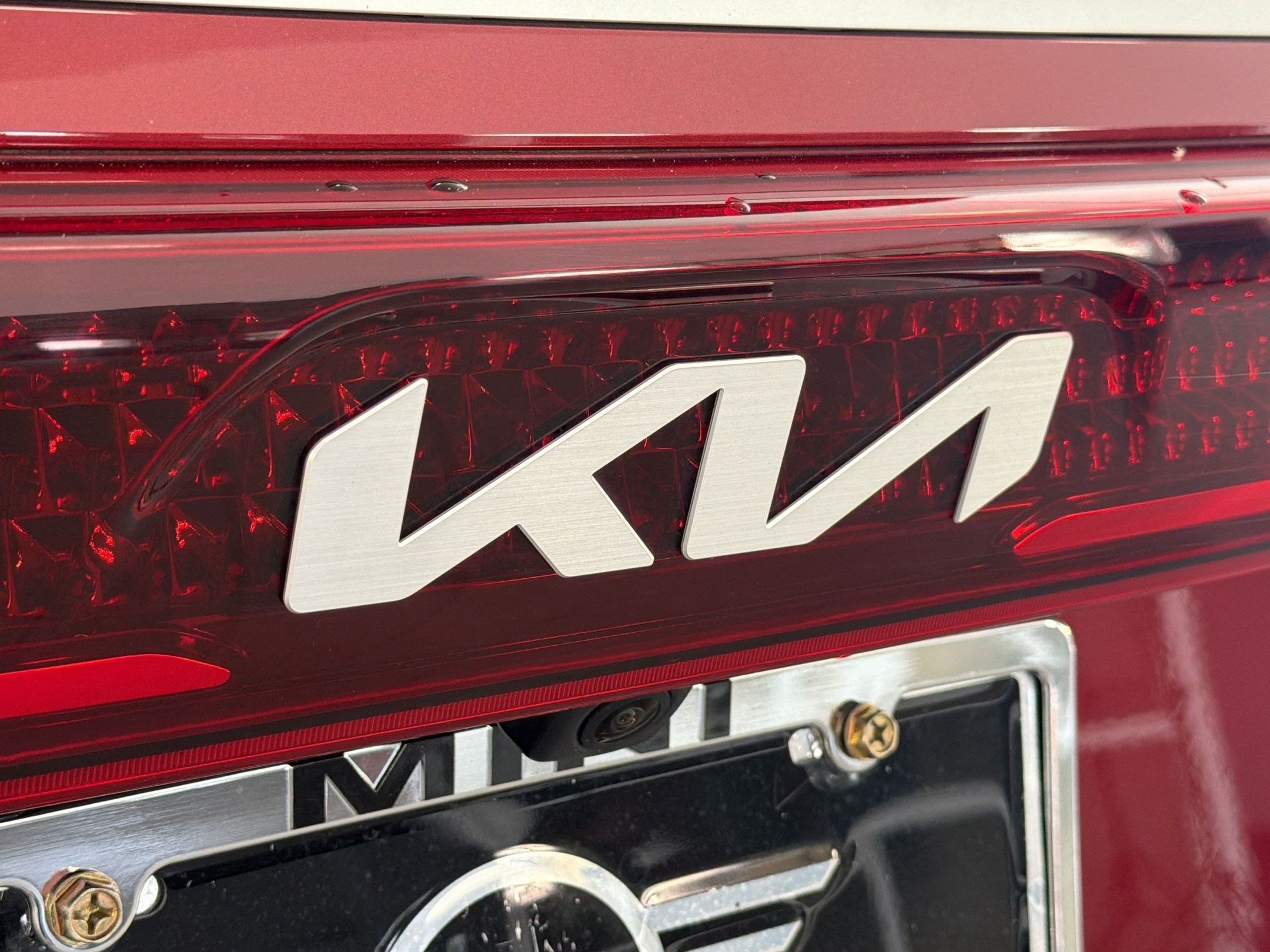 Used 2024 Kia Carnival EX FWD image 36