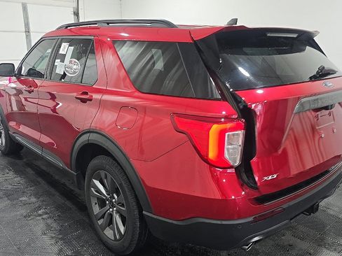 Used 2022 Ford Explorer XLT w/ XLT Sport Appearance Package AWD/4WD image 3