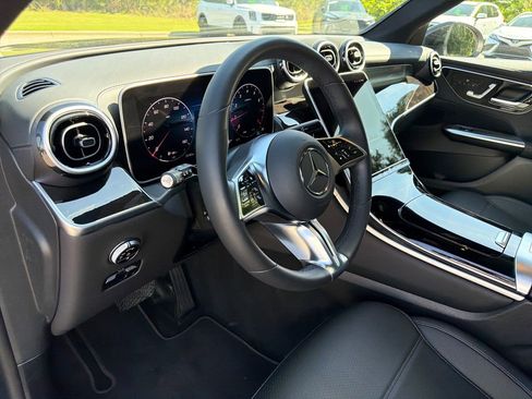 Used 2025 Mercedes-Benz GLC 300 image 33