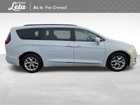Used 2017 Chrysler Pacifica Touring-L w/ Tire & Wheel Group image 13