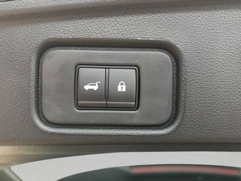 New 2026 Nissan Pathfinder SV w/ SV Premium Package FWD image 32