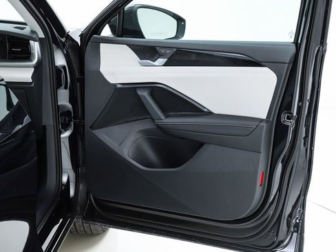 New 2026 Volkswagen Tiguan SE image 32