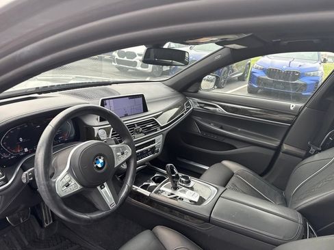Used 2022 BMW 750i xDrive w/ Executive Package AWD/4WD image 12
