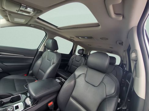 Used 2022 Kia Telluride S FWD image 25