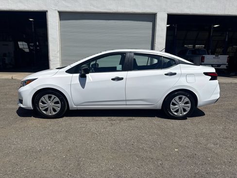 Used 2023 Nissan Versa S FWD image 2