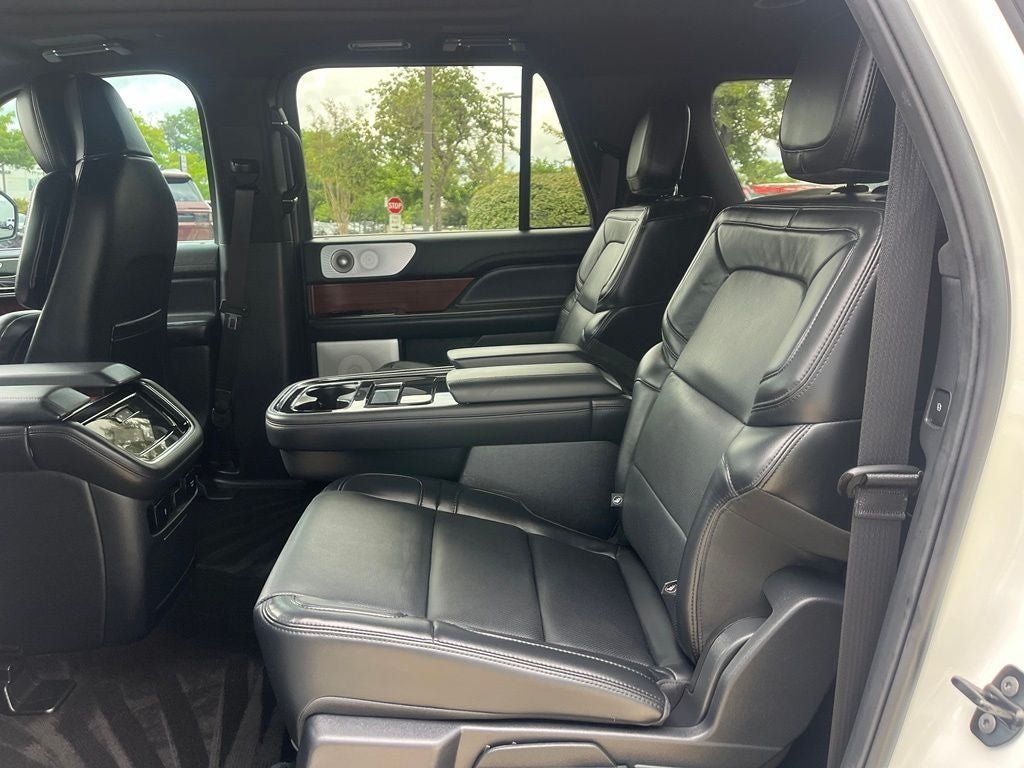 Certified 2024 Lincoln Navigator L Reserve AWD/4WD image 13