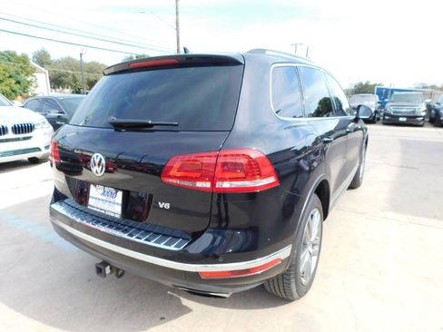 Used 2016 Volkswagen Touareg Sport image 7