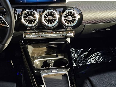 Used 2025 Mercedes-Benz CLA 250 4MATIC image 24