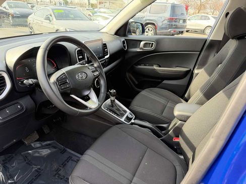 Used 2025 Hyundai Venue SEL image 13