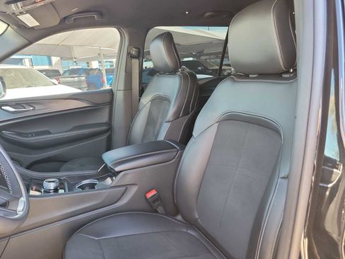 Used 2025 Jeep Grand Cherokee L Laredo image 11