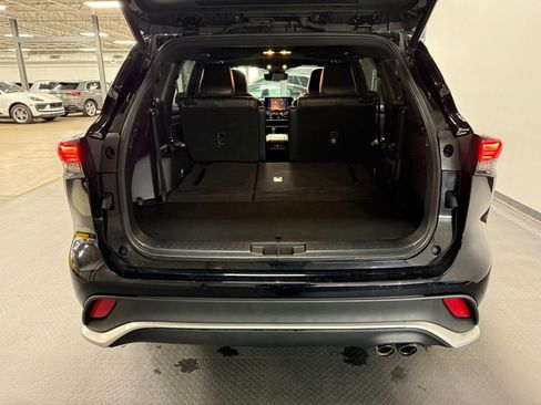 Used 2022 Toyota Highlander XSE AWD/4WD image 23