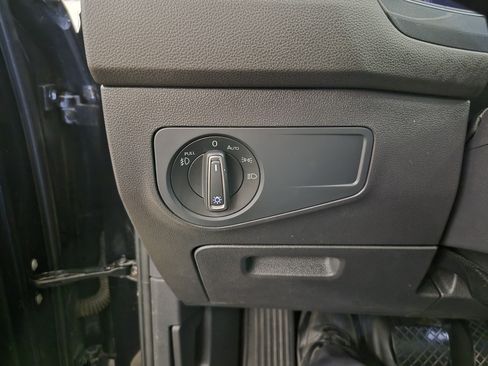 Used 2020 Volkswagen Tiguan SEL FWD image 22