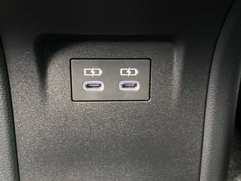 Used 2025 Toyota Prius XLE AWD/4WD image 29