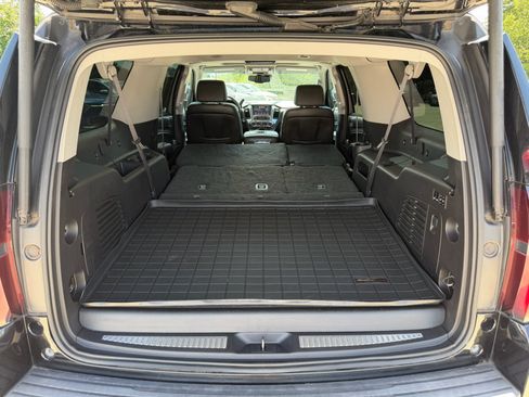 Used 2015 Chevrolet Suburban LTZ RWD image 36