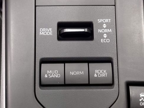 Used 2022 Toyota Highlander XLE image 36