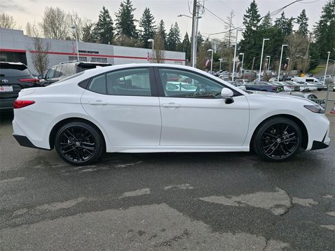 Certified 2025 Toyota Camry SE image 8