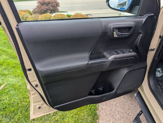 Used 2019 Toyota Tacoma TRD Sport w/ Technology Package RWD image 13
