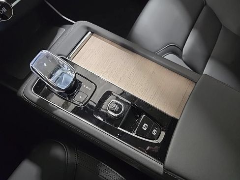 Used 2026 Volvo XC90 B6 Plus w/ Protection Package Premier AWD/4WD image 13