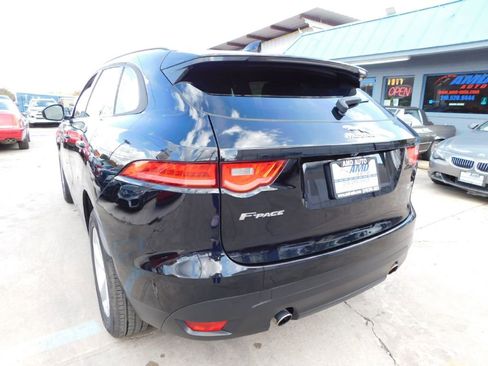 Used 2018 Jaguar F-PACE Premium image 5