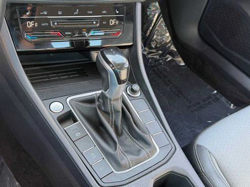 Used 2025 Volkswagen Jetta SE FWD image 18