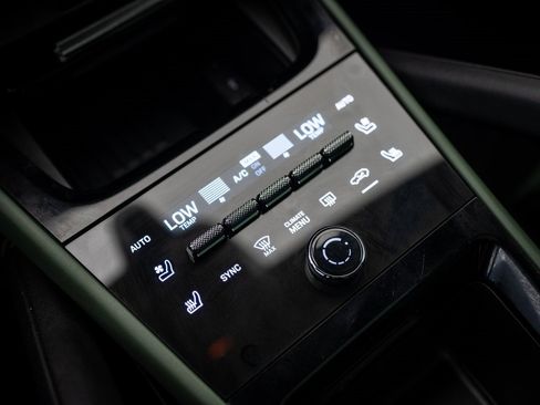 Used 2024 Porsche Cayenne image 22