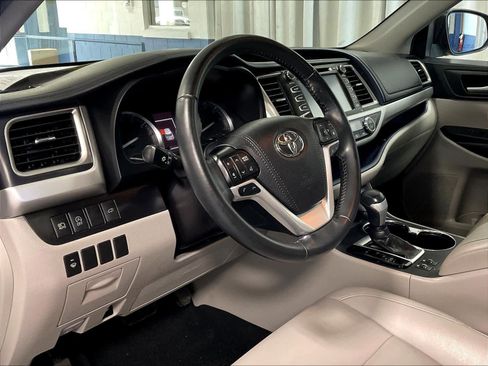 Used 2019 Toyota Highlander XLE image 8