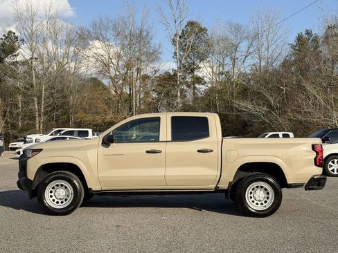 Used 2024 Chevrolet Colorado W/T RWD image 7
