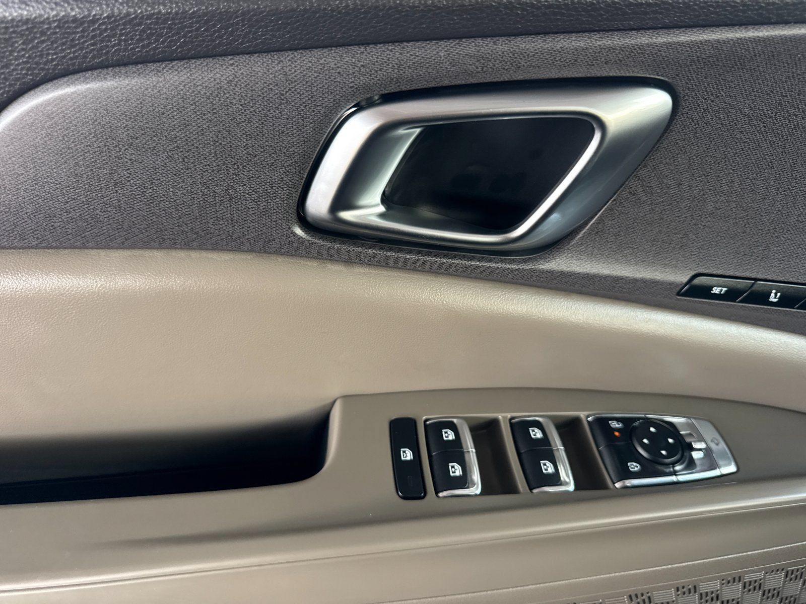 Certified 2026 Kia Carnival SX FWD image 10
