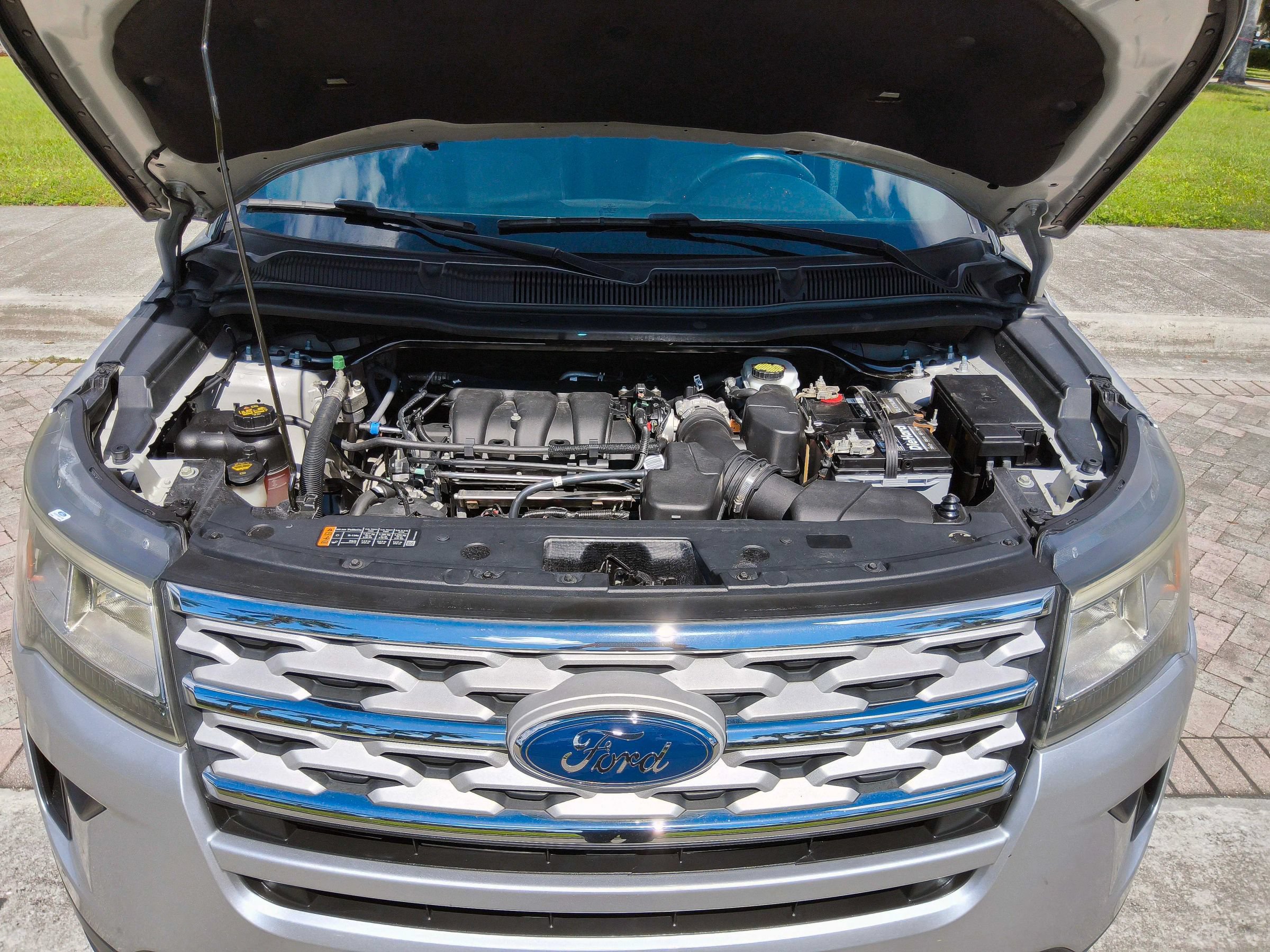 Used 2018 Ford Explorer XLT w/ Equipment Group 201A FWD image 39