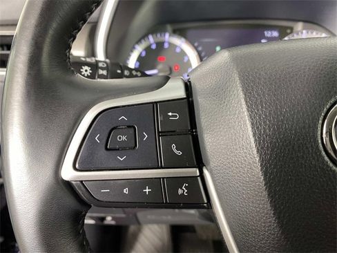 Used 2023 Toyota Highlander XLE image 18