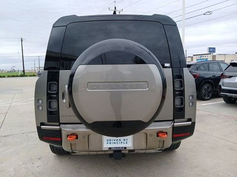 Used 2025 Land Rover Defender 130 X image 8