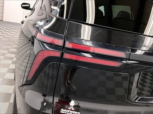 Used 2025 Chevrolet Traverse LT AWD/4WD image 36