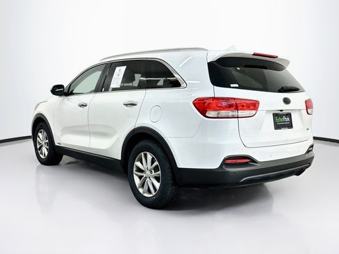 Used 2017 Kia Sorento AWD w/ LX Convenience Package image 5