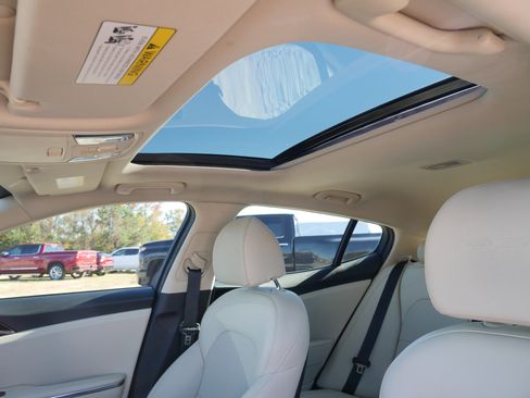 Used 2022 Kia Stinger GT-Line w/ Sun & Sound Package image 29