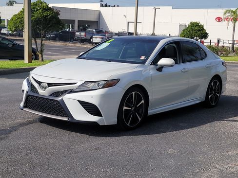 Used 2018 Toyota Camry XSE FWD image 3