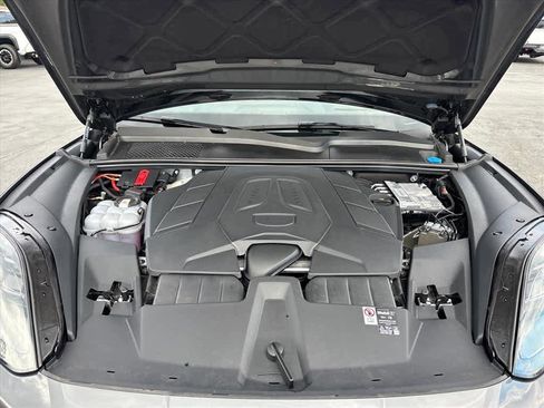 Used 2025 Porsche Cayenne image 31