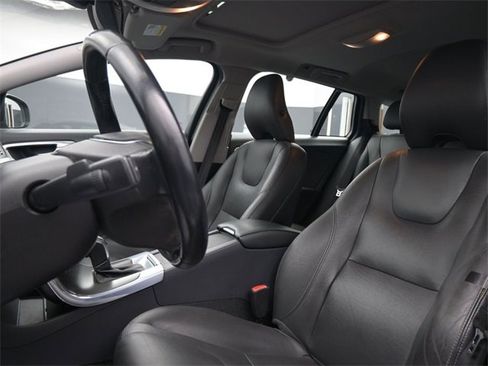 Used 2015 Volvo V60 T5 Premier image 9