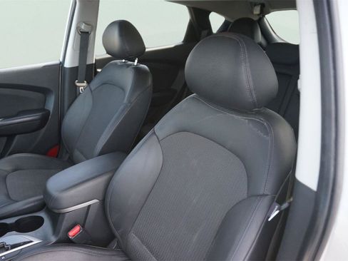 Used 2011 Hyundai Tucson GLS FWD image 10