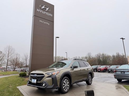 Used 2025 Subaru Outback Premium w/ Popular Package #1A image 1