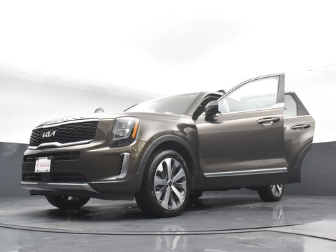Used 2022 Kia Telluride EX w/ EX Premium Package image 35