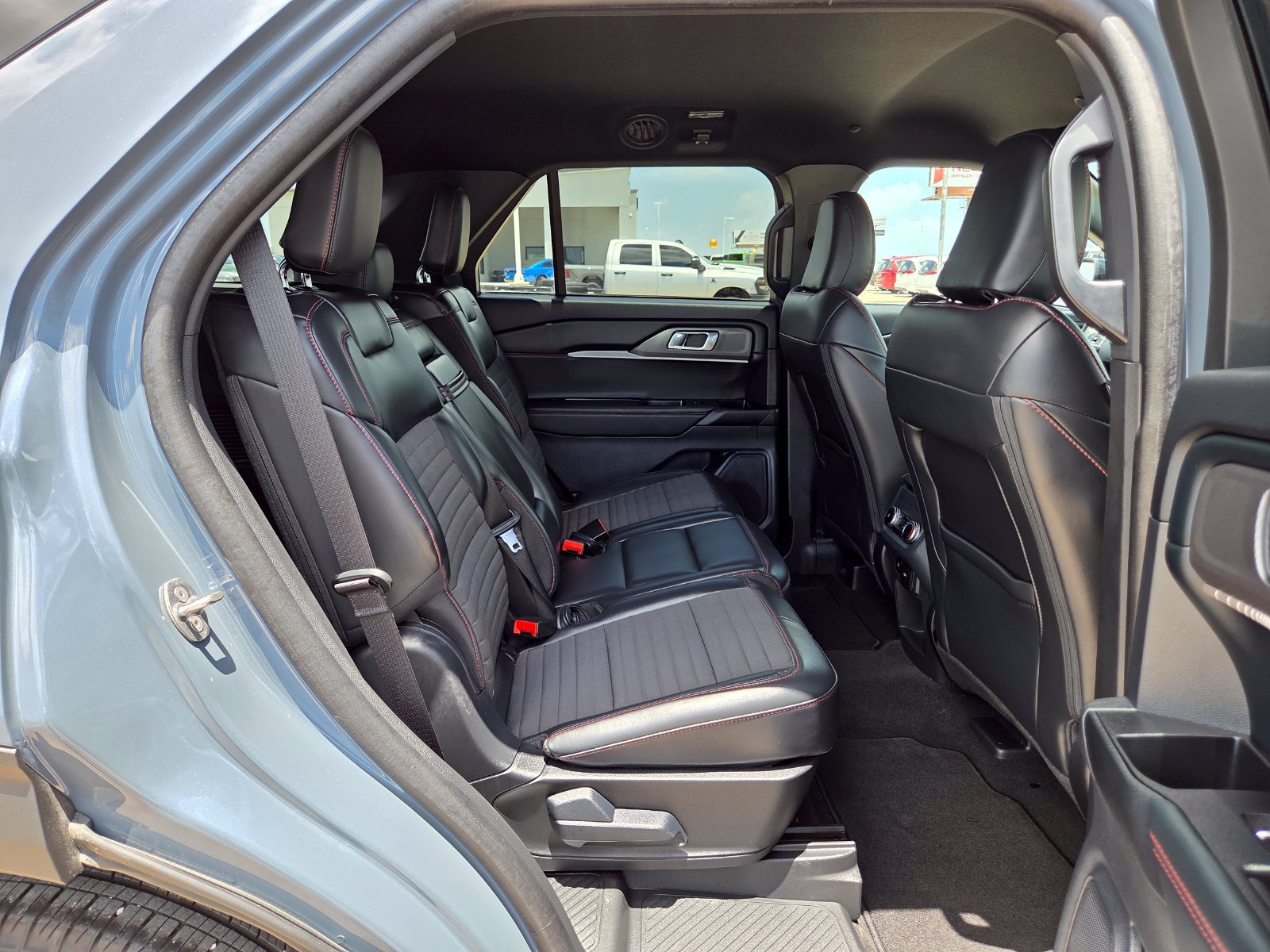 Used 2025 Ford Explorer ST-Line RWD image 16