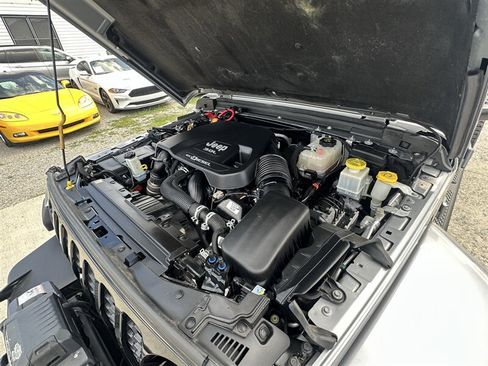 Used 2021 Jeep Gladiator Sport AWD/4WD image 28