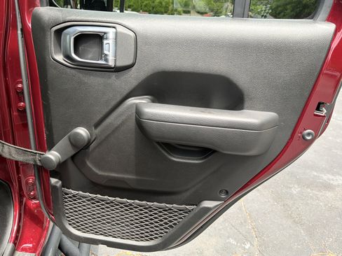Used 2022 Jeep Gladiator Sport AWD/4WD image 24