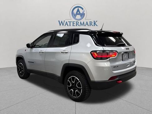 Used 2025 Jeep Compass Trailhawk w/ Trailhawk Elite Group AWD/4WD image 3