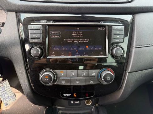 Used 2020 Nissan Rogue S FWD image 11