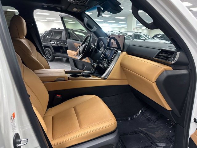 Used 2025 Lexus LX 600 4WD w/ Appearance Package image 24