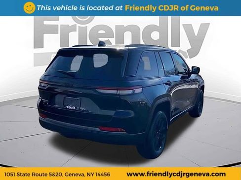 Used 2026 Jeep Grand Cherokee Altitude AWD/4WD image 5