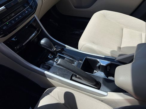 Used 2017 Honda Accord EX-L image 13