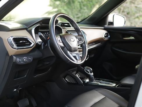 Used 2021 Chevrolet TrailBlazer ACTIV w/ Convenience Package FWD image 9