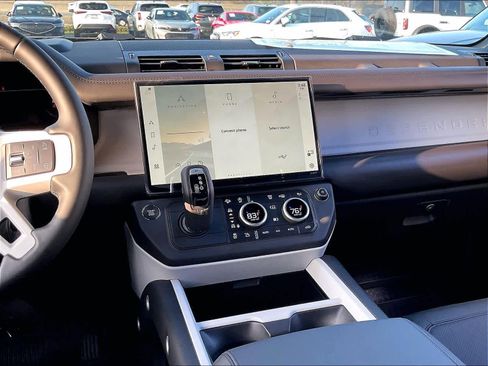 New 2026 Land Rover Defender 130 X-Dynamic SE image 9